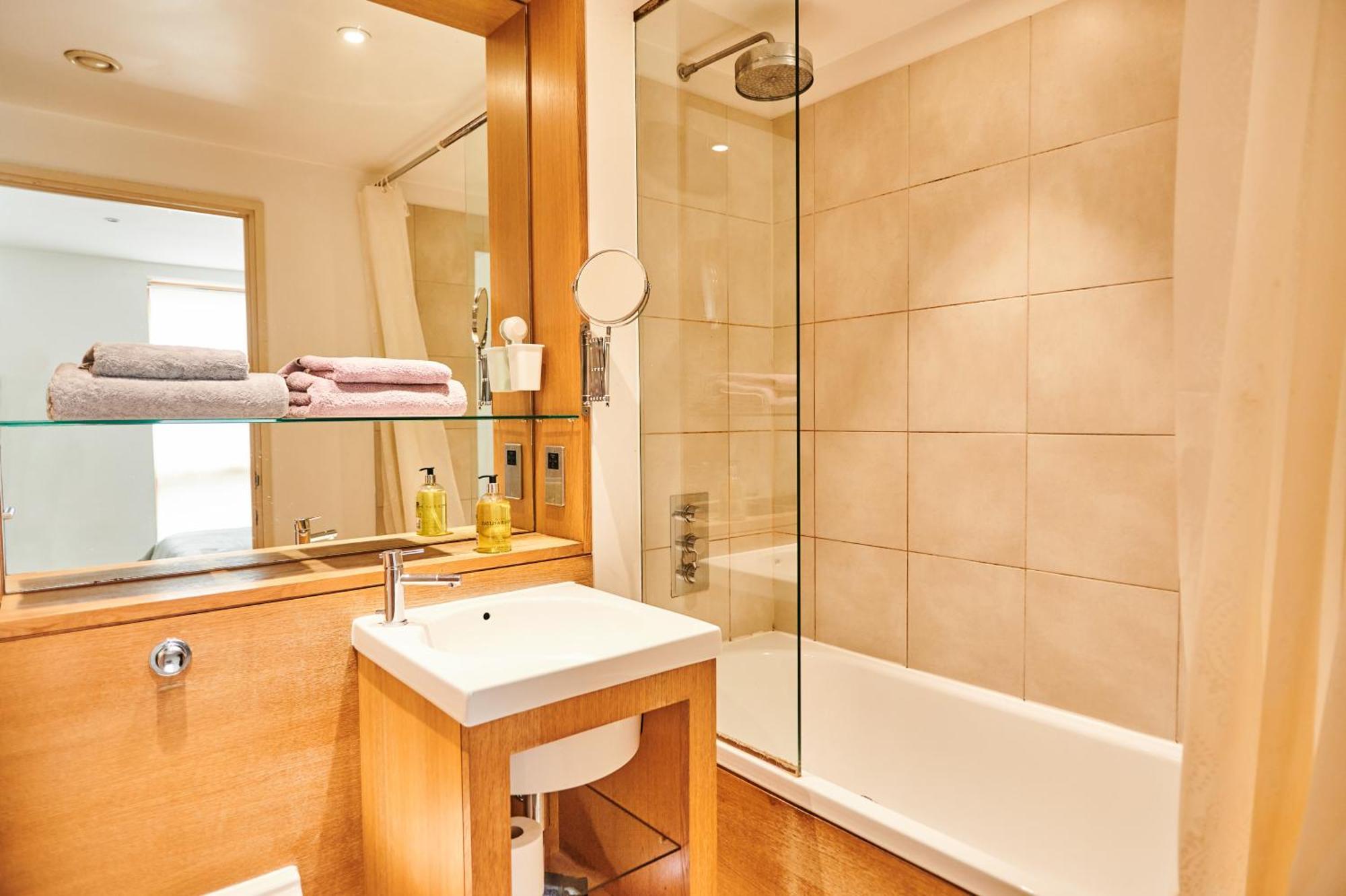 Bright 2 Bedroom Flat In Old Street With Balcony Лондон Екстериор снимка
