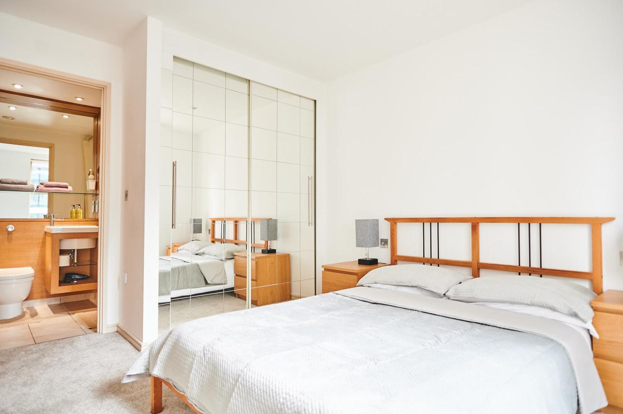 Bright 2 Bedroom Flat In Old Street With Balcony Лондон Екстериор снимка