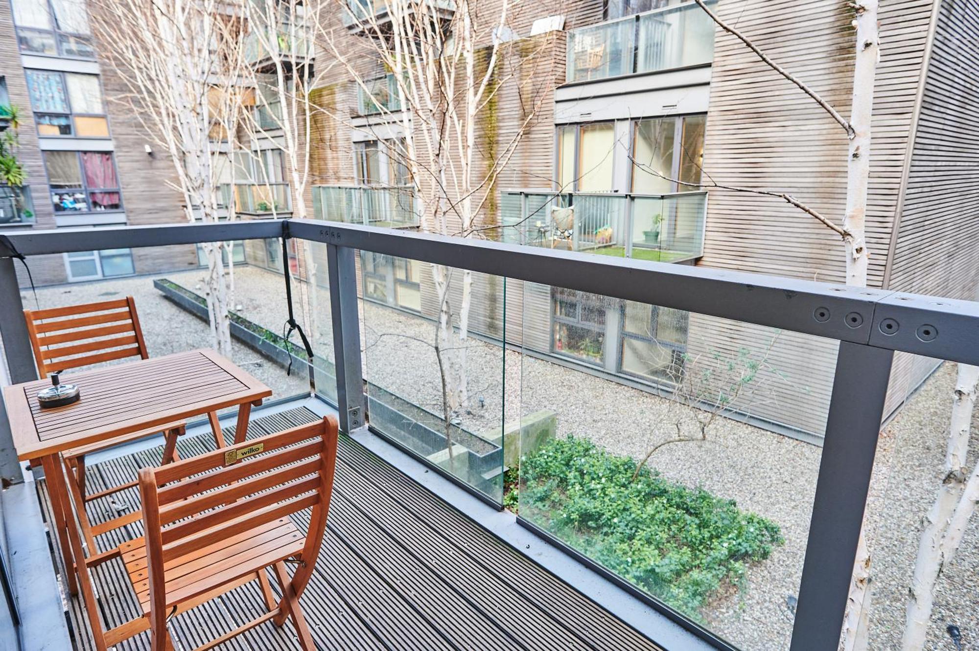 Bright 2 Bedroom Flat In Old Street With Balcony Лондон Екстериор снимка